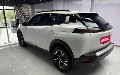 Peugeot 2008 II, 2022 год, 1 300 000 рублей, 4 фотография