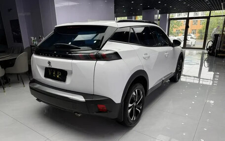 Peugeot 2008 II, 2022 год, 1 300 000 рублей, 6 фотография