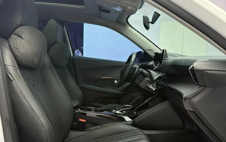 Peugeot 2008 II, 2022 год, 1 300 000 рублей, 15 фотография