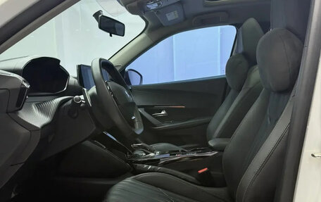 Peugeot 2008 II, 2022 год, 1 300 000 рублей, 14 фотография
