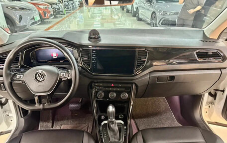 Volkswagen T-Roc I, 2022 год, 1 500 000 рублей, 8 фотография