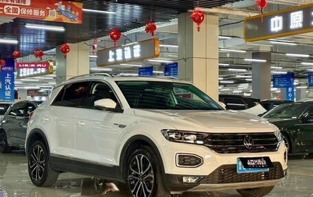 Volkswagen T-Roc I, 2022 год, 1 500 000 рублей, 3 фотография