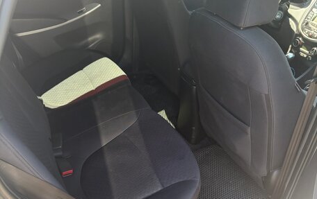 Hyundai Solaris II рестайлинг, 2012 год, 700 000 рублей, 8 фотография