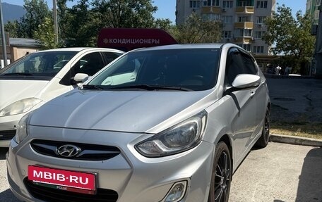 Hyundai Solaris II рестайлинг, 2012 год, 700 000 рублей, 3 фотография