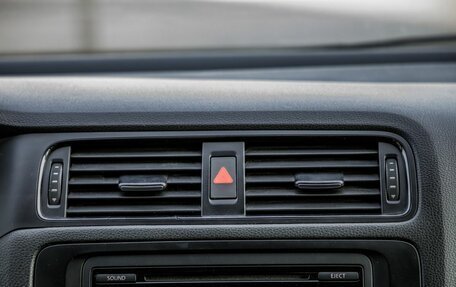 Volkswagen Jetta VI, 2011 год, 828 000 рублей, 24 фотография