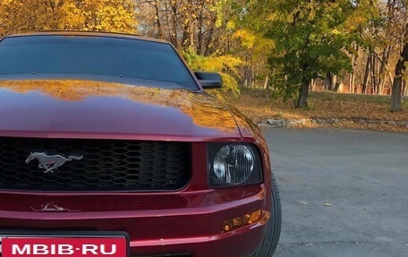 Ford Mustang VI рестайлинг, 2005 год, 3 000 000 рублей, 2 фотография