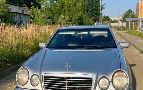 Mercedes-Benz E-Класс, 1998 год, 330 000 рублей, 4 фотография