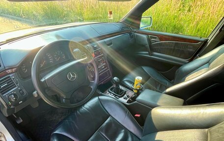 Mercedes-Benz E-Класс, 1998 год, 330 000 рублей, 17 фотография