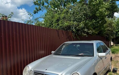 Mercedes-Benz E-Класс, 1998 год, 230 000 рублей, 5 фотография