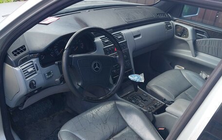 Mercedes-Benz E-Класс, 1998 год, 230 000 рублей, 6 фотография
