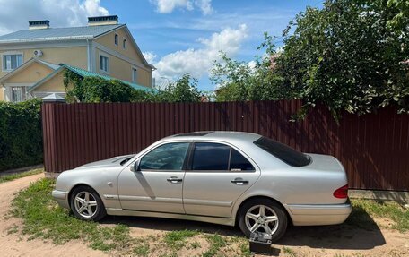 Mercedes-Benz E-Класс, 1998 год, 230 000 рублей, 2 фотография