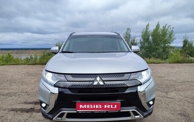 Mitsubishi Outlander III рестайлинг 3, 2022 год, 3 300 000 рублей, 1 фотография