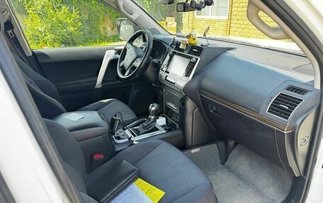 Toyota Land Cruiser Prado 150 рестайлинг 2, 2020 год, 4 950 000 рублей, 5 фотография