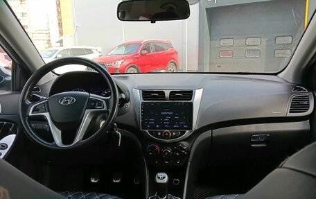 Hyundai Solaris II рестайлинг, 2011 год, 555 000 рублей, 12 фотография