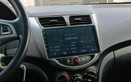 Hyundai Solaris II рестайлинг, 2011 год, 555 000 рублей, 17 фотография