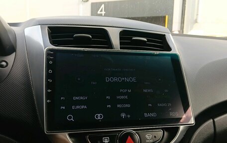Hyundai Solaris II рестайлинг, 2011 год, 555 000 рублей, 18 фотография