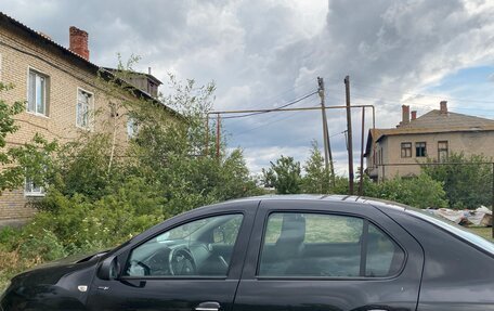 Renault Logan II, 2018 год, 650 000 рублей, 3 фотография