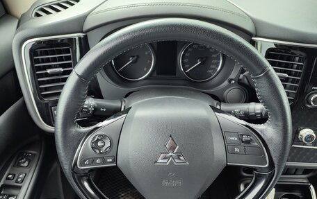 Mitsubishi Outlander III рестайлинг 3, 2022 год, 3 300 000 рублей, 10 фотография