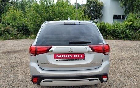 Mitsubishi Outlander III рестайлинг 3, 2022 год, 3 300 000 рублей, 6 фотография