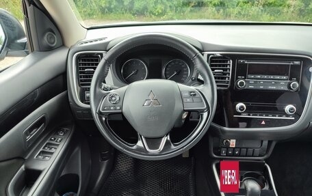 Mitsubishi Outlander III рестайлинг 3, 2022 год, 3 300 000 рублей, 9 фотография