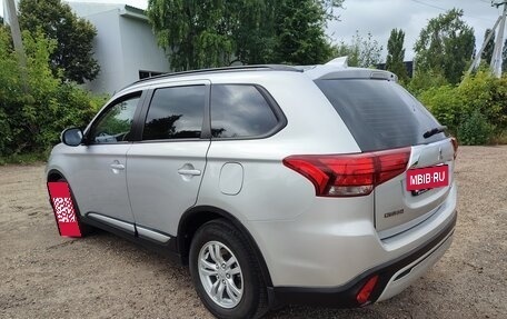 Mitsubishi Outlander III рестайлинг 3, 2022 год, 3 300 000 рублей, 5 фотография