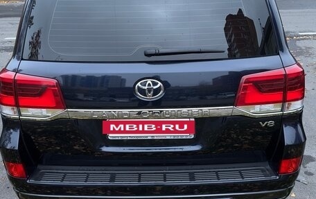 Toyota Land Cruiser 200, 2017 год, 7 400 000 рублей, 4 фотография