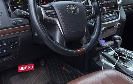 Toyota Land Cruiser 200, 2017 год, 7 400 000 рублей, 7 фотография