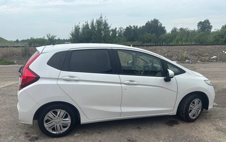 Honda Fit III, 2019 год, 1 200 000 рублей, 5 фотография