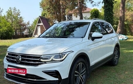 Volkswagen Tiguan II, 2021 год, 2 890 000 рублей, 3 фотография