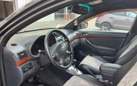 Toyota Avensis III рестайлинг, 2004 год, 750 000 рублей, 17 фотография