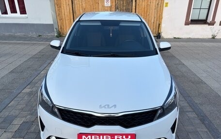 KIA Rio IV, 2022 год, 1 815 000 рублей, 2 фотография