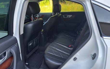 Infiniti FX II, 2011 год, 2 200 000 рублей, 26 фотография