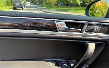 Volkswagen Touareg III, 2017 год, 3 200 000 рублей, 16 фотография