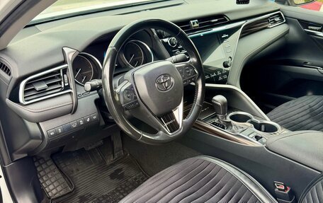 Toyota Camry, 2019 год, 2 650 000 рублей, 10 фотография