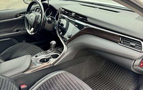 Toyota Camry, 2019 год, 2 650 000 рублей, 11 фотография
