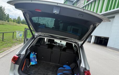 Volkswagen Tiguan II, 2018 год, 2 599 000 рублей, 3 фотография