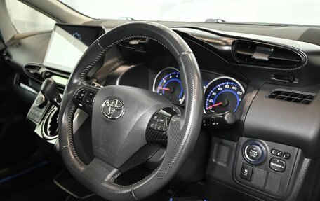 Toyota Wish II, 2012 год, 1 680 000 рублей, 12 фотография