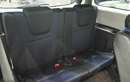 Toyota Wish II, 2012 год, 1 680 000 рублей, 20 фотография