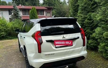 Mitsubishi Montero Sport, 2022 год, 3 850 000 рублей, 5 фотография