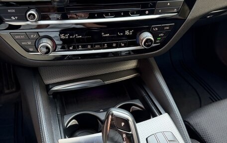 BMW 5 серия, 2019 год, 3 990 000 рублей, 15 фотография