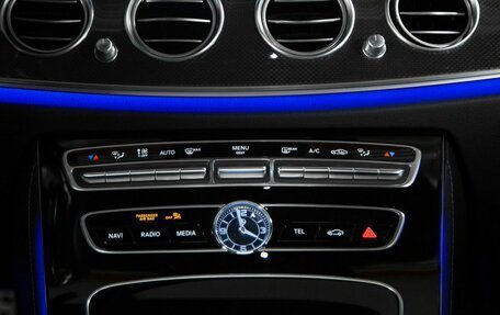 Mercedes-Benz E-Класс, 2020 год, 4 350 000 рублей, 19 фотография