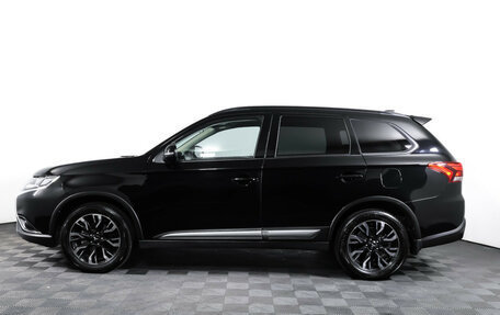 Mitsubishi Outlander III рестайлинг 3, 2022 год, 2 878 000 рублей, 9 фотография
