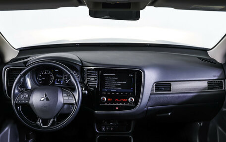 Mitsubishi Outlander III рестайлинг 3, 2022 год, 2 878 000 рублей, 15 фотография