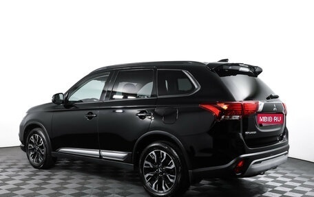 Mitsubishi Outlander III рестайлинг 3, 2022 год, 2 878 000 рублей, 8 фотография