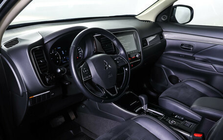 Mitsubishi Outlander III рестайлинг 3, 2022 год, 2 878 000 рублей, 16 фотография