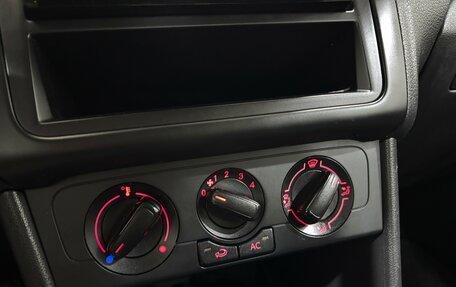 Volkswagen Polo VI (EU Market), 2012 год, 700 000 рублей, 21 фотография