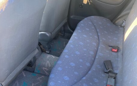 Toyota Vitz, 2001 год, 410 000 рублей, 8 фотография