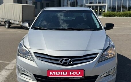 Hyundai Solaris II рестайлинг, 2015 год, 1 030 000 рублей, 2 фотография