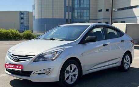 Hyundai Solaris II рестайлинг, 2015 год, 1 030 000 рублей, 3 фотография