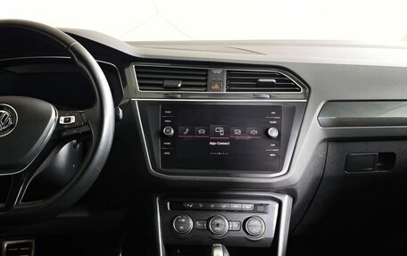 Volkswagen Tiguan II, 2018 год, 3 100 000 рублей, 13 фотография